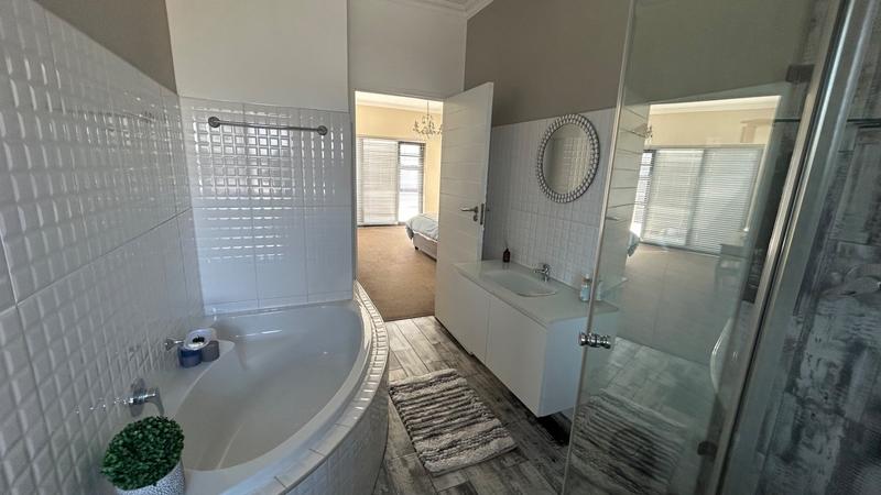 4 Bedroom Property for Sale in Pinnacle Point Golf Estate Western Cape